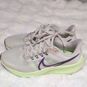 Nike Women's Athletic Shoes in Cream and Purple